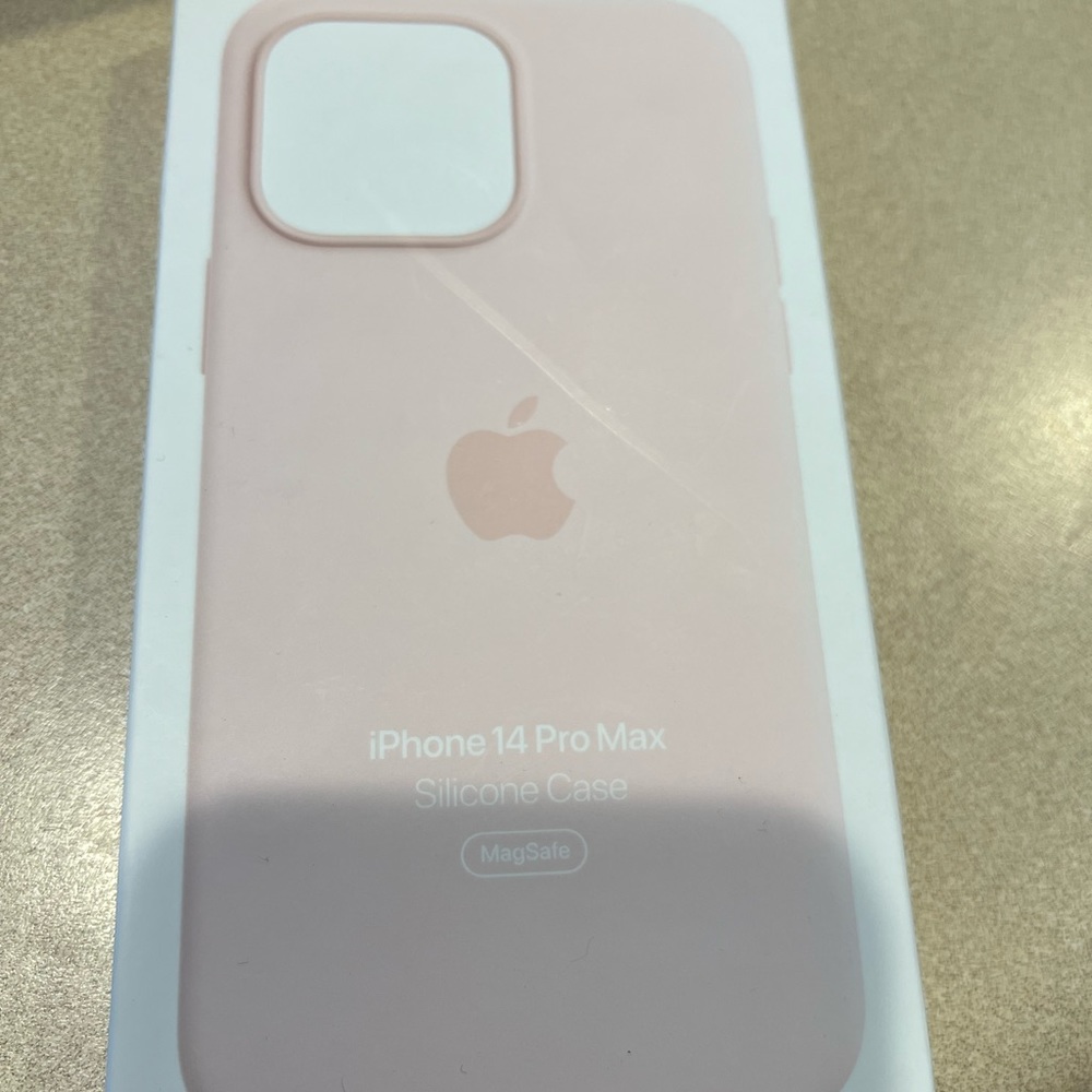 Apple I phone 14 pro max mag safe case.